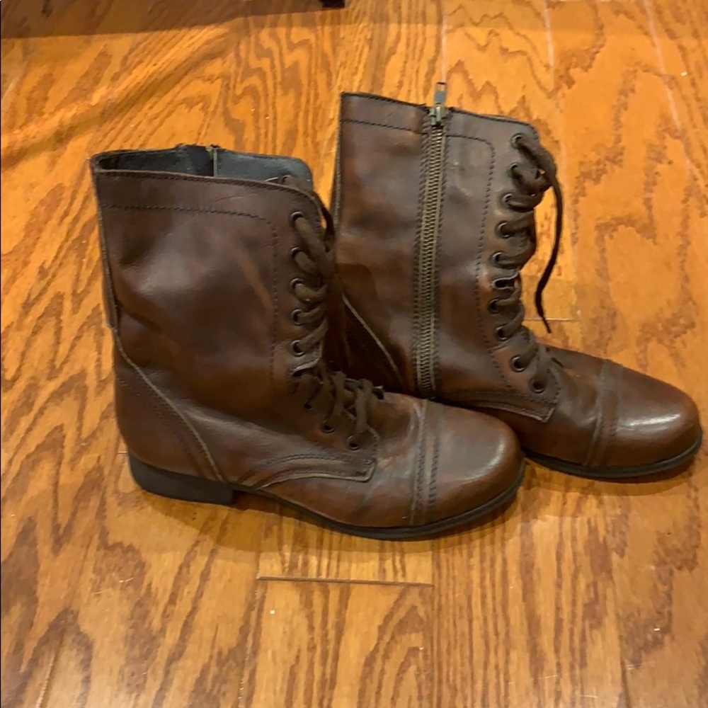 Steve Madden Troopa size 8 never worn